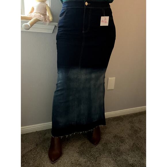 “RUTH” Ombre Wash Blue Jean Long Skirt size Small (32MX) - Picture 1 of 9